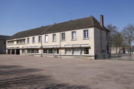 Ecole primaire à Corbigny, Bourgogne