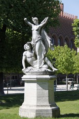 Paris - Statue