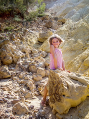Fillette dans le Colorado provençal de Rustrel, Carrières d'Ocre