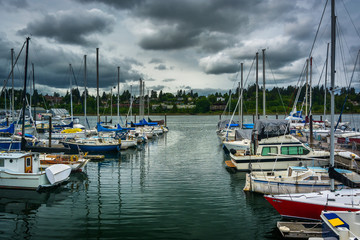Fototapeta na wymiar Boats in a marina on the waterfront in Olympia, Washington.