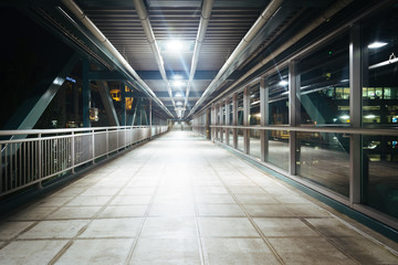 Obraz premium The Bell Street Bridge at night, in Seattle, Washington.