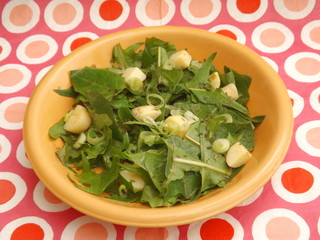Löwenzahnsalat mit Kartoffeln
