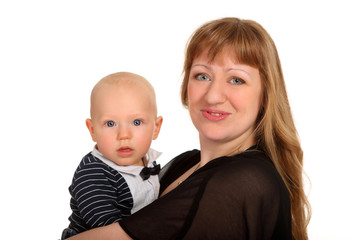 Blonde Mutter mit Baby ohne Haaren