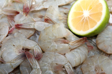 background of fresh raw shrimps with lime

