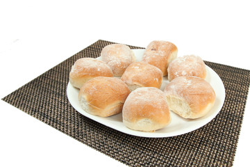 Pan con harina blanca por encima