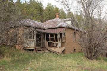 A home stead is abandoned and ruined.