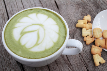 Green tea with milk and crackers delicious