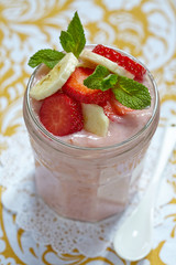 Overnight oatmeal smoothie with strawberry and banana