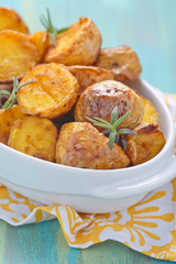 Oven baked potatoes with rosemary