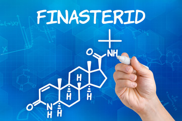 Hand mit Stift zeichnet chemische Strukturformel von Finasterid