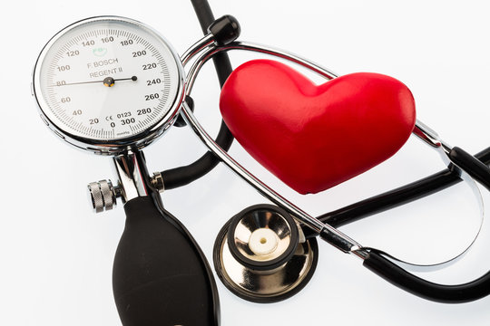 Blutdruckmesser und Herz