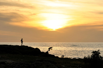 Naklejka na ściany i meble Sonnenuntergang mit Spiegelung am Playa Boca, Kuba