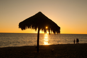 Sonnenuntergang mit Spiegelung am Playa Boca, Kuba