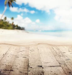 Crédence de cuisine en verre imprimé Jetée Jetée en bois vide avec vue sur la plage de sable