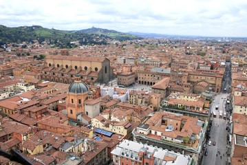 Fototapeta na wymiar Piazza Maggiore with San Petronio Basilica in Bologna, Italy