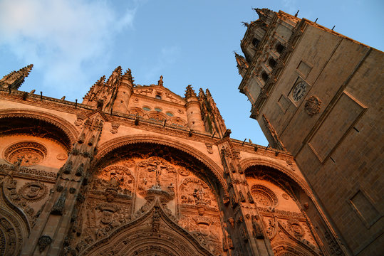Cath&eacute;drale de Salamanque en contre-plong&eacute;e 
