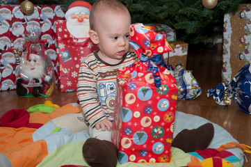 Weihnachtsgeschenke auspacken