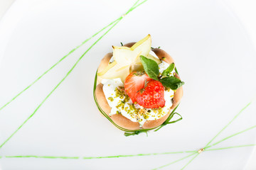 Dessert with a strawberry and kiwi