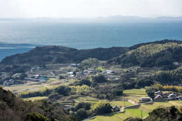 Fototapeta na wymiar 淡路島の集落と海