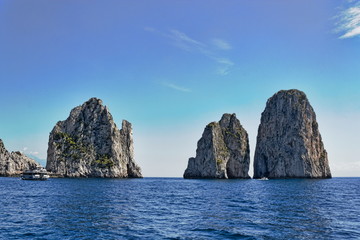 Fototapeta na wymiar Capri Faraglioni-Felsen