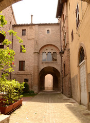 Kleine Gasse in Sassoferrato - Italien 