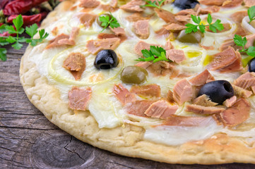 Pizza with Mozzarella, Tuna, Onions and Olives