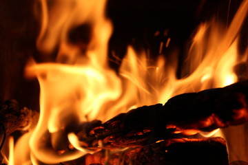 Feuer im heimischen Kamin