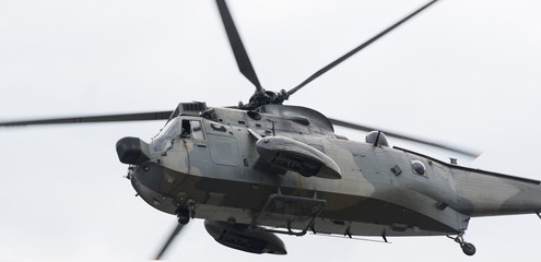 Militärhubschrauber in der Luft