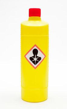Rohrreiniger-Flasche mit neuem Gefahrensymbol GHS08