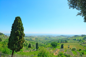 Fototapeta na wymiar tuscan landscape seen from San Gimignano