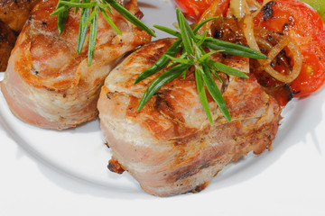 Gegrillte Schweinemedaillons,Champignons, Paprika, Tomaten