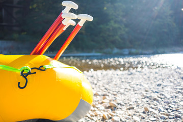 黄色いゴムボート