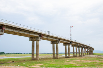 Obraz premium Railroad tracks into the reservoir, Lopburi Thailand. 