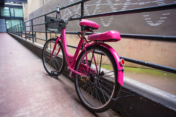 Fototapeta na wymiar Pink bike