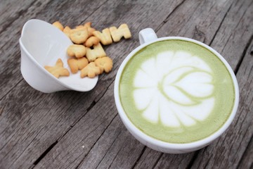 Green tea with milk and crackers delicious