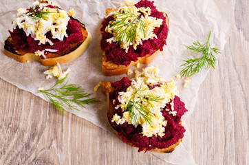 Sandwich with beetroot and egg