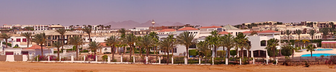 Fototapeta na wymiar Panorama Hotels and the palm trees of Egypt.