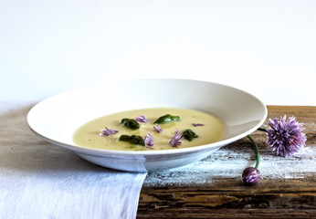 Asparagus soup with onion flower