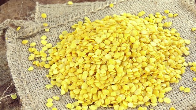 Some Yellow Lentils (seamless loopable)