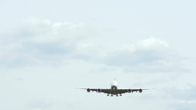 Airbus A380, Jumbo im Landeanflug