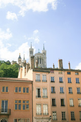 Fototapeta na wymiar Basilika Notre-Dame de Fourvière undAltstadt, Lyon