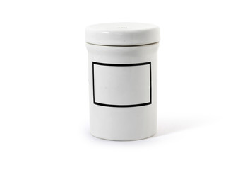 Банка аптечная на белом фоне 