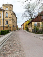 Fototapeta premium zabytkowe budynki na starym mieście Kuldiga, Łotwa