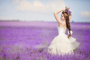 bride lavender flowers wedding day