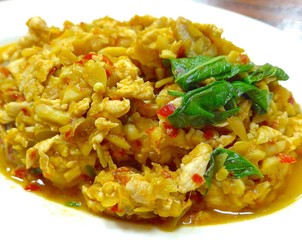  The closeup of stir fried chicken with holy basil 