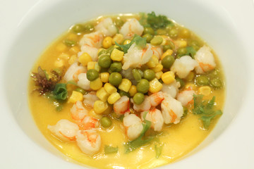 Chinese soup with shrimps, green beans, sweetcorns