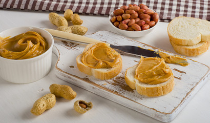 Toast with Peanut butter  and peanuts