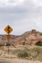 Canyon mit Verkehrsschild