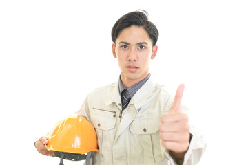 真剣な表情の労働者