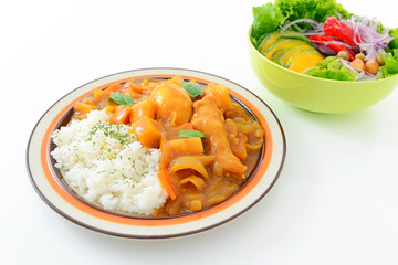 美味しそうなカレーライスとサラダ